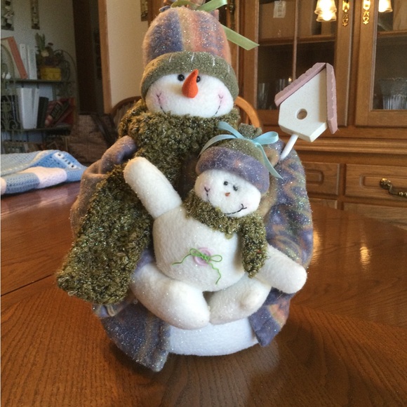 NWOT Plush Snowman with baby - Picture 2 of 3